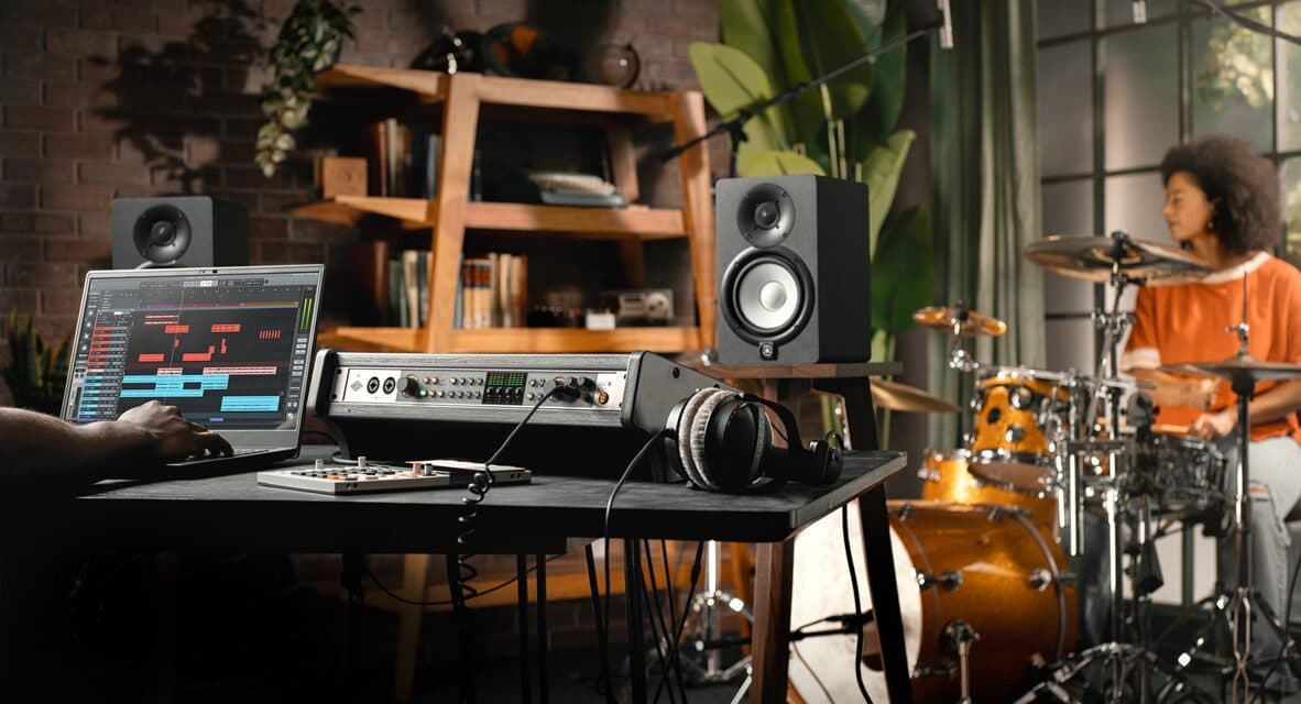 کارت صدا Universal Audio Volt 876 - فروشگاه اینترنتی کالا استودیو کارت صدا یونیورسال آدیو Universal Audio Volt 876 - کارت صدا ولت 876 - خرید کارت صدا - کارت صدا آپولو - کارت صدا یونیورسال آدیو - کارت صدا Universal Audio - یونیورسال آدیو Volt 876 - قیمت کارت صدا - کارت صدا حرفه ای - کازت صدا 4 ورودی - کارت صدا رک - کارت صدا استودیویی - فروشگاه اینترنتی کالا استودیو