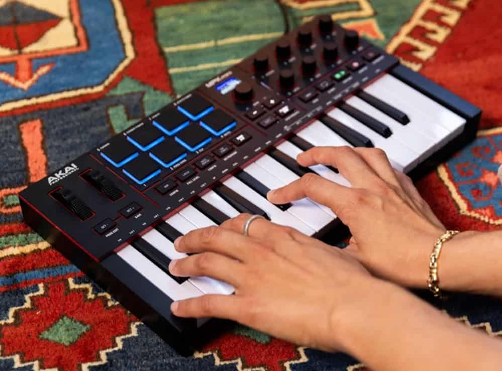 میدی کنترلر AKAI MPK Mini Mini IV - فروشگاه اینترنتی کالا استودیو میدی کنترلر آکایی AKAI MPK Mini IV - خرید میدی کنترلر - قیمت میدی کنترلر - خرید میدی کیبورد - میدی کنترلر آکایی - میدی کنترلر AKAI - میدی کنترلر ام پی کی مینی - میدی کنترلر 25 کلاویه - میدی کنترلر قابل حمل - میدی کیبورد کوچک - قیمت میدی کنترلر - آکایی MPK Mini IV - میدی کنترلر AKAI MPK Mini نسل چهار - فروشگاه اینترنتی کالا استودیو